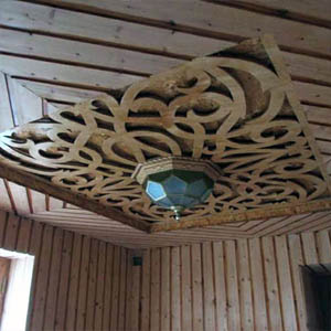 Резные деревянные панели для потолка