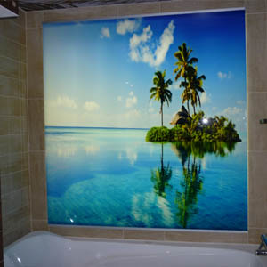 Фальш-окно в ванной комнате