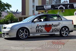 Наклейки Irmscher на бортах авто Брест