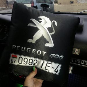 Сувенирная подушка с любым номером авто подарок Брест